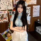 Chinese-style blue and white apron (no headdress)