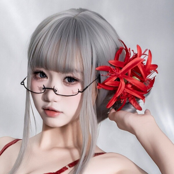 Gray wig with red floral hair clip set for buns, side braids, and ponytails, featuring chic design.