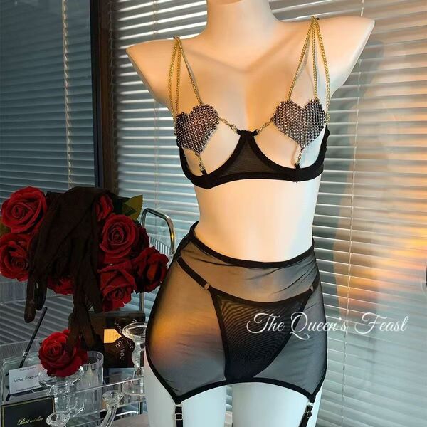 Red Lace Sexy Bra Set - Hollowed-out European and American style push-up lingerie set with sheer details - Black 5-piece set