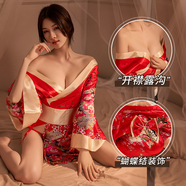 Japanese kimono lingerie set featuring floral prints, with open and details, perfect for saunas and photo shoots.
