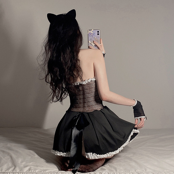Sexy catwoman sleep dress - lace off-shoulder nightgown & maid costume set for women, featuring cat ears and black lace detai...