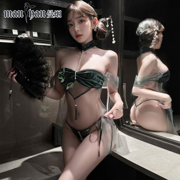 Model wearing manyan qingzhu ying three-bead uniform lingerie set with sheer overlay and elegant bamboo shadow design.
