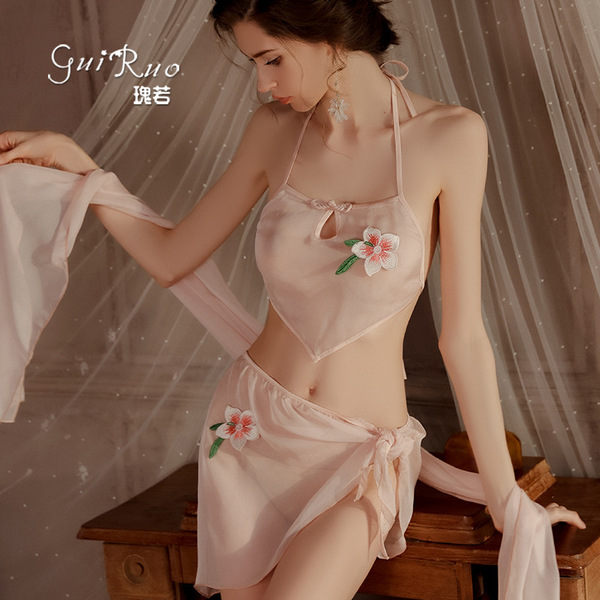Guiruo womens sensual vintage-inspired lingerie set featuring hanfu-style bodysuit, shorts, and shawl with floral embroidery.