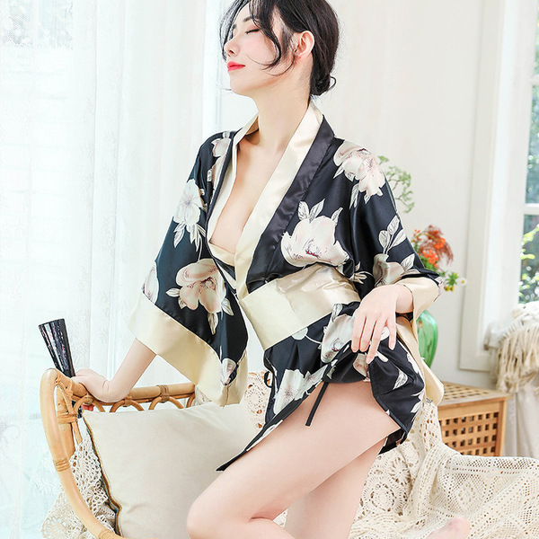 Elegant xiucisha kimono-style sleep dress featuring floral patterns, perfect for intimate moments and role play. ， ...